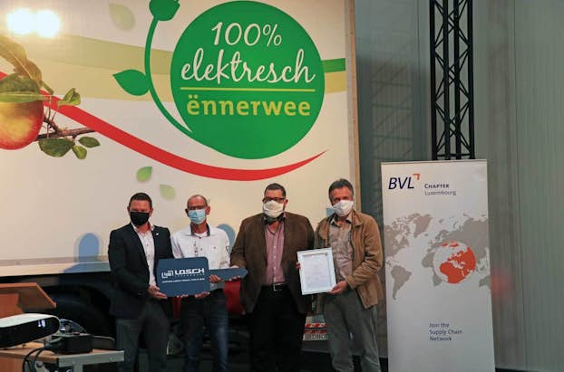 Elektro LKW Präsi 2020 Überreichung alle WEB