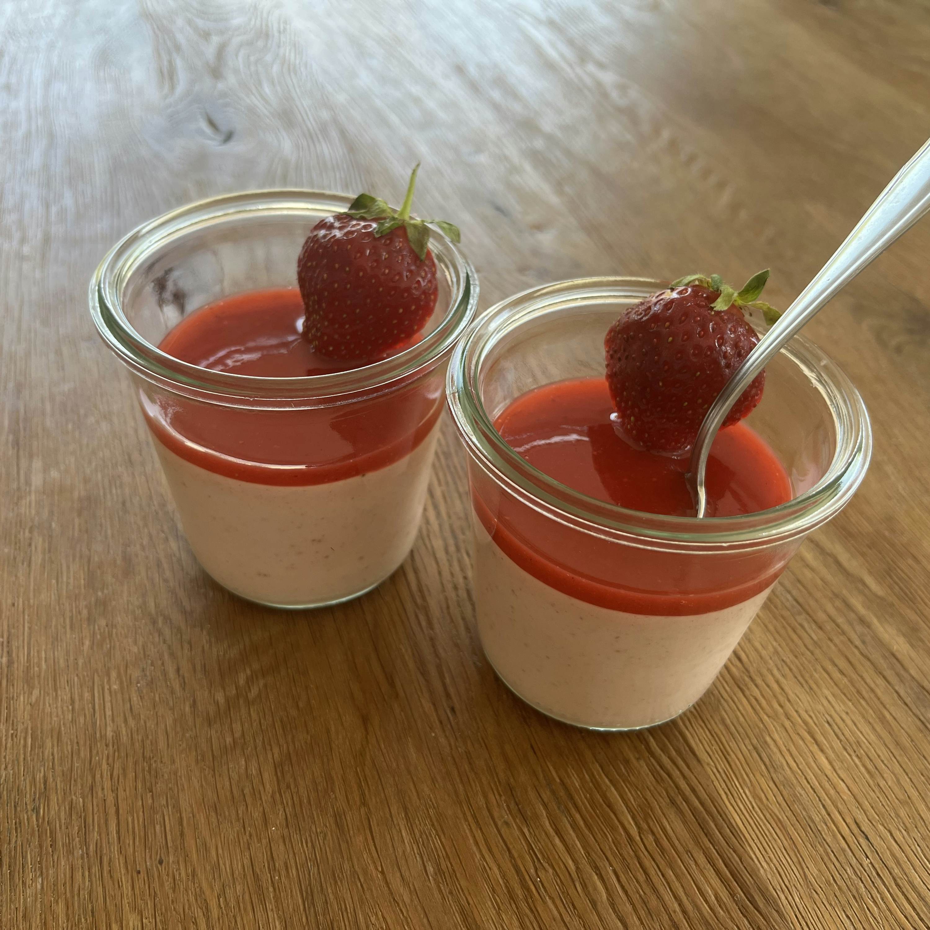 Erdbeer Panna Cotta 4176