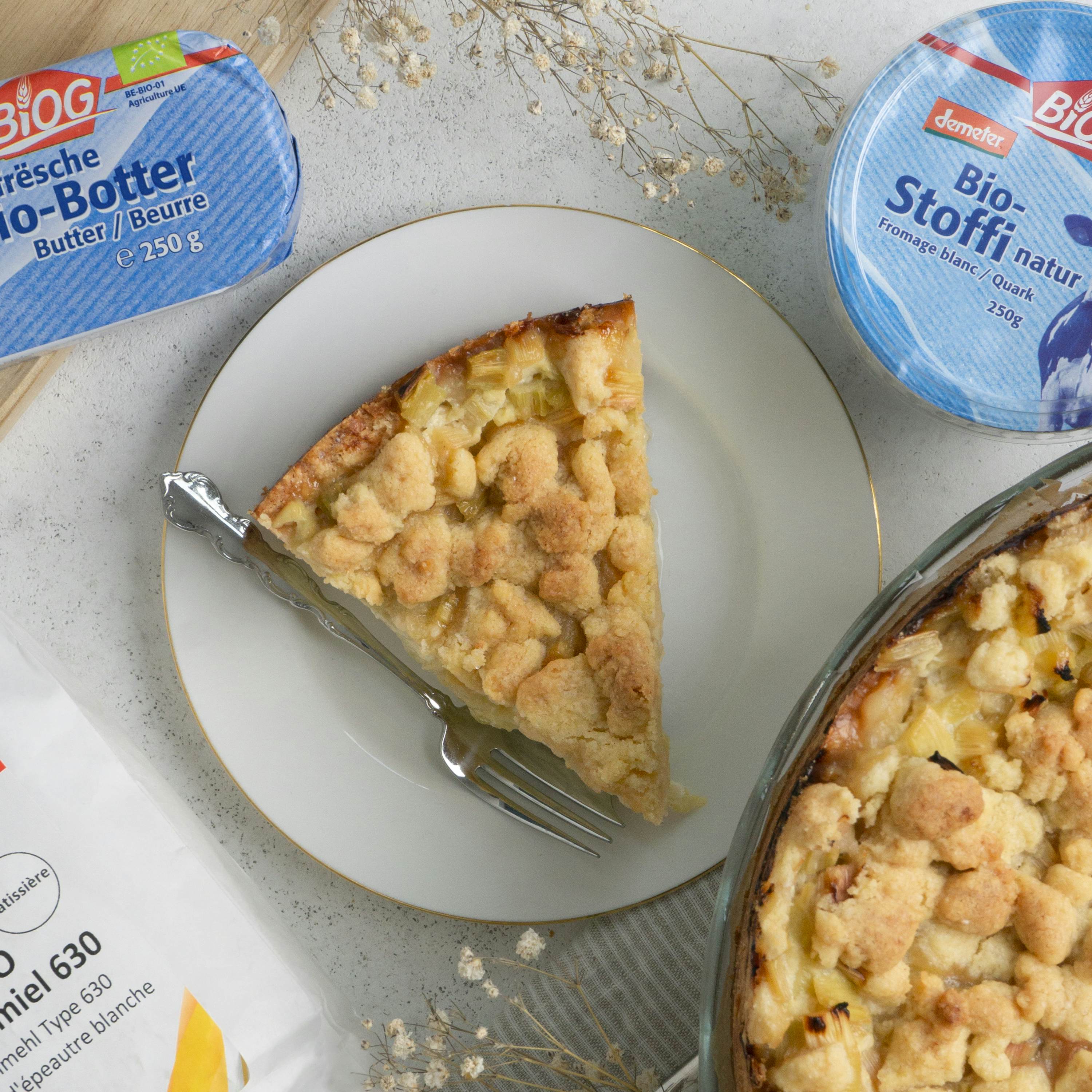 Rhubarb Crumble Cake FB Post