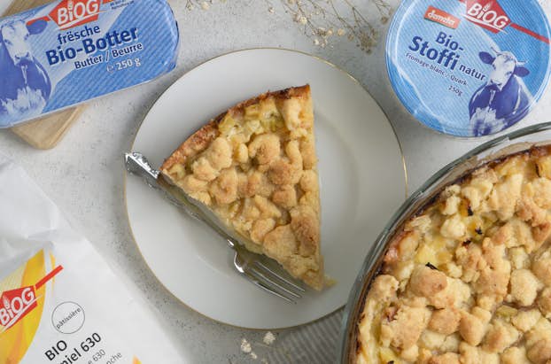 Rhubarb Crumble Cake FB Post