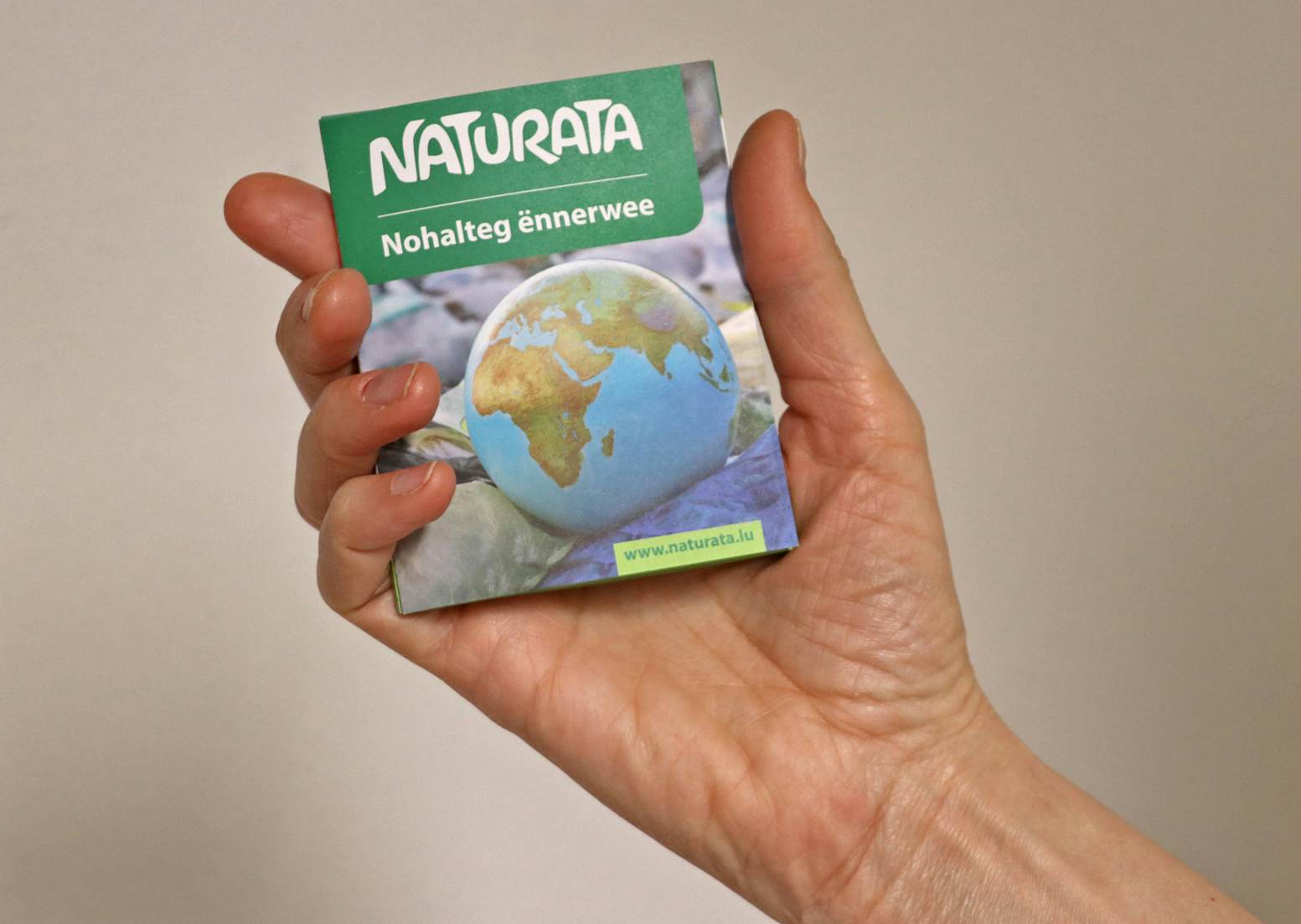 Naturata_Leporello_Hand WEB